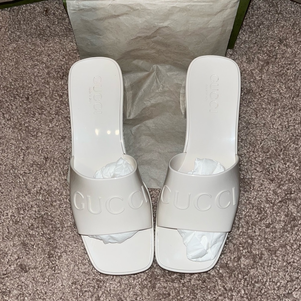 Gucci Women’s Rubber Slide Sandal (White Rubber)